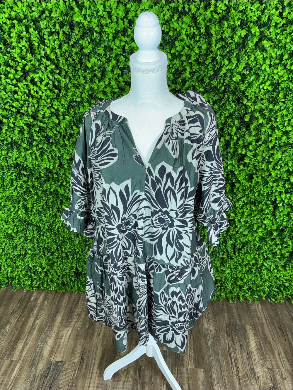 NWT • Velvet by Graham & Spencer Black and White Floral Tiered Tunic Dress